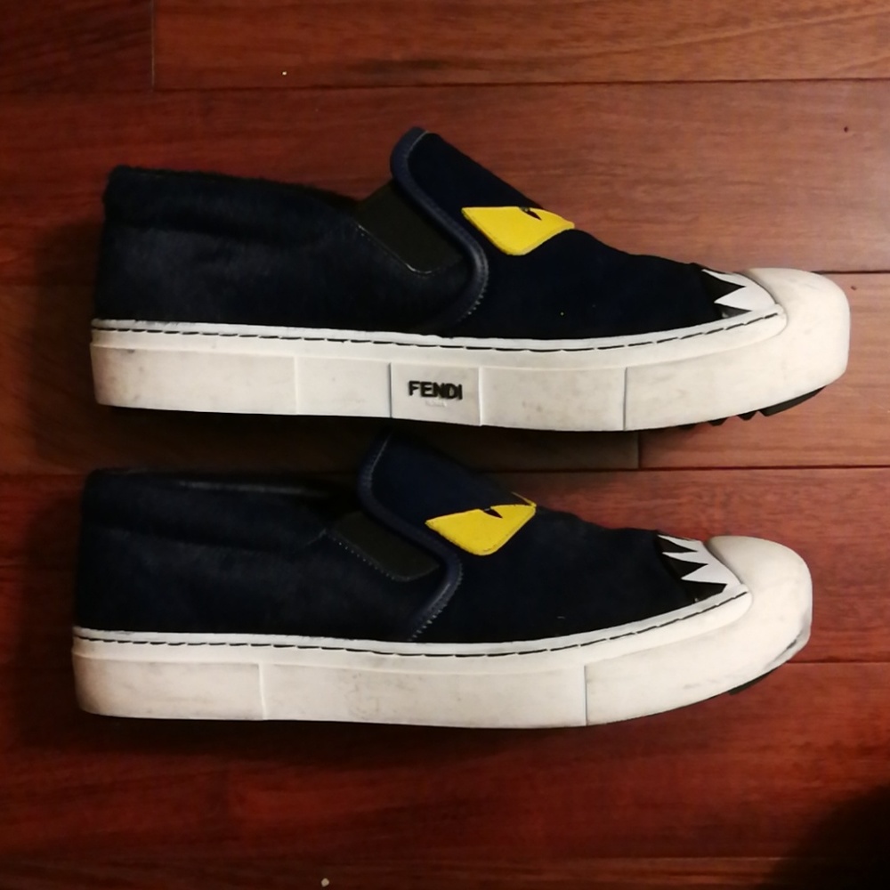 ๐FENDI - Picture 3 of 7